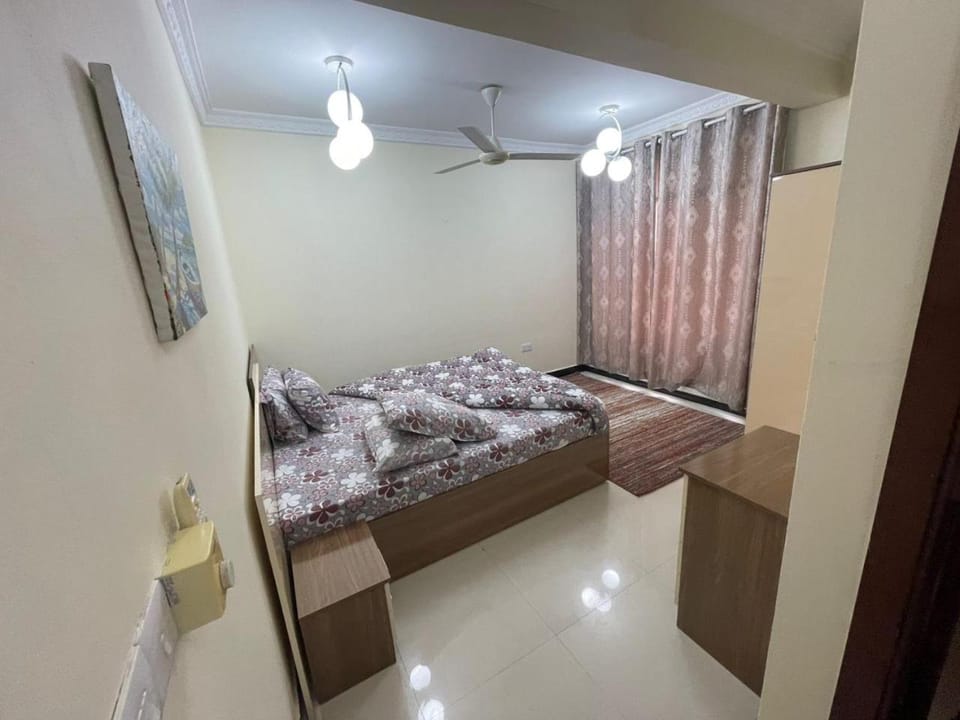 Bed, Photo of the whole room, Bedroom, fireplace, towels, air conditioner