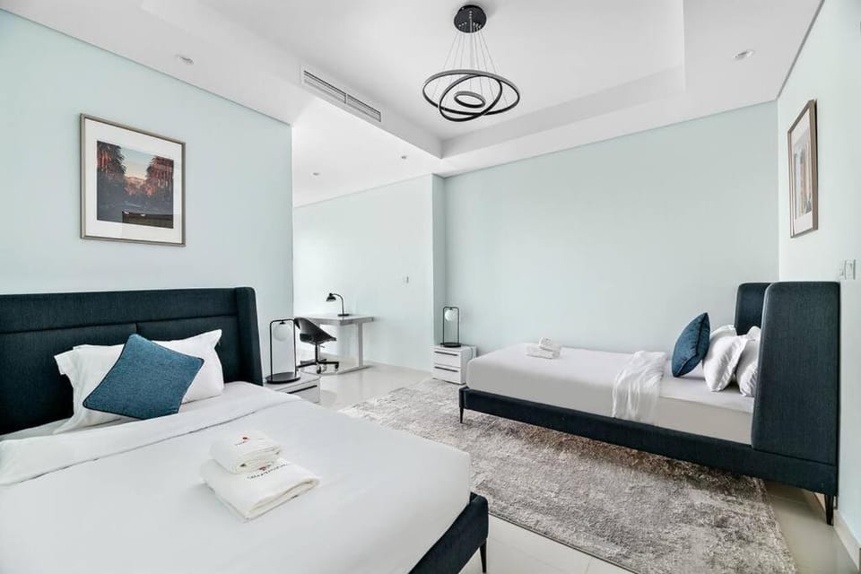 StoneTree - Furnished 2 BR with City View Apartment in Dubai
