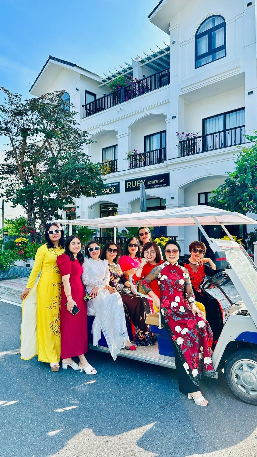 Day, group of guests