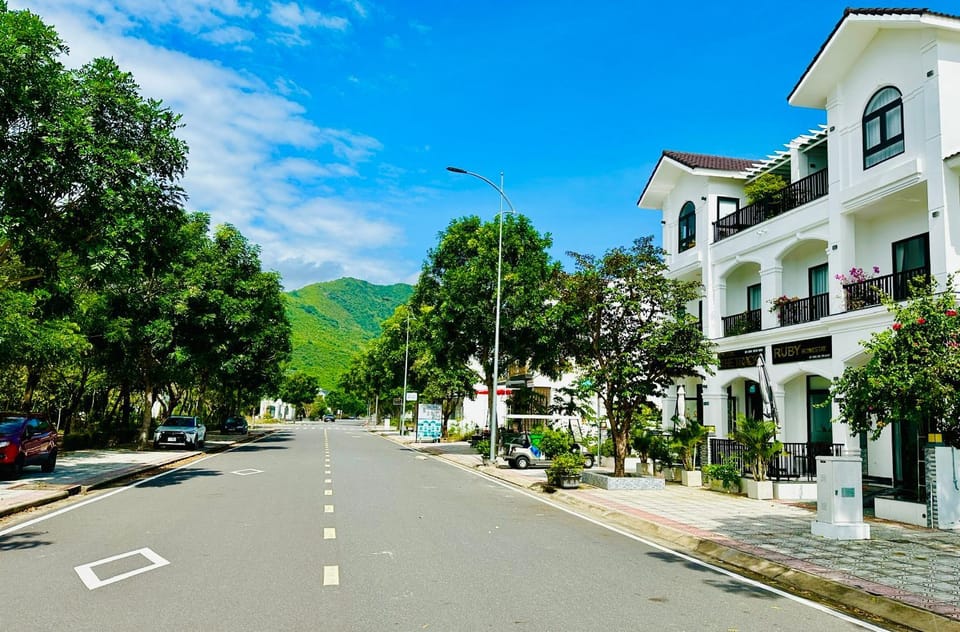 City view, Street view