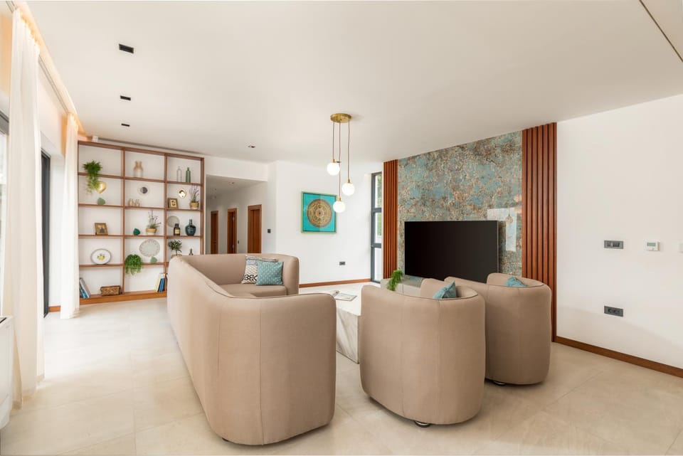 Communal lounge/ TV room, TV and multimedia, Living room, Seating area, Evening entertainment