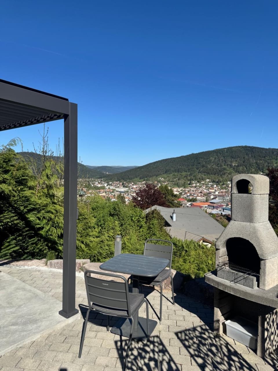 App le nid d'abeille cocon pour 2 pers, spa privée, belle vue avec terrasse Apartment in Gérardmer
