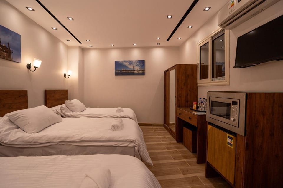 Bed, TV and multimedia, Photo of the whole room, Bedroom, minibar, oven