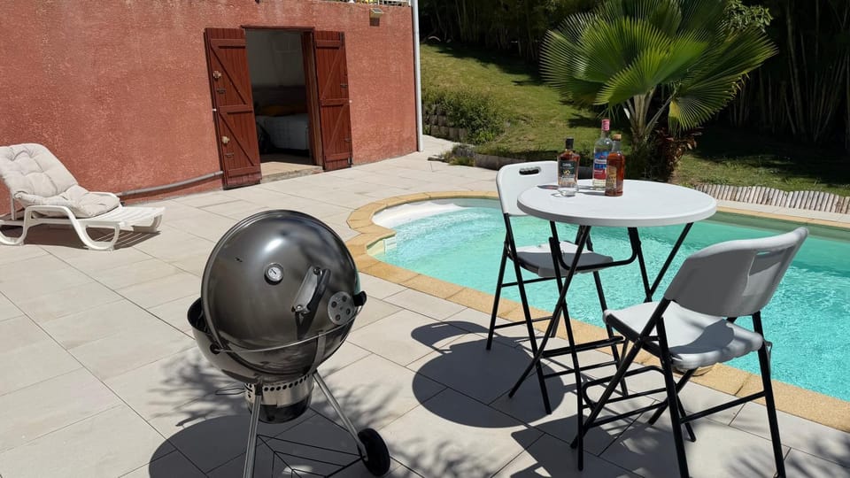 Patio, Dining area, Pool view, Swimming pool, sunbed