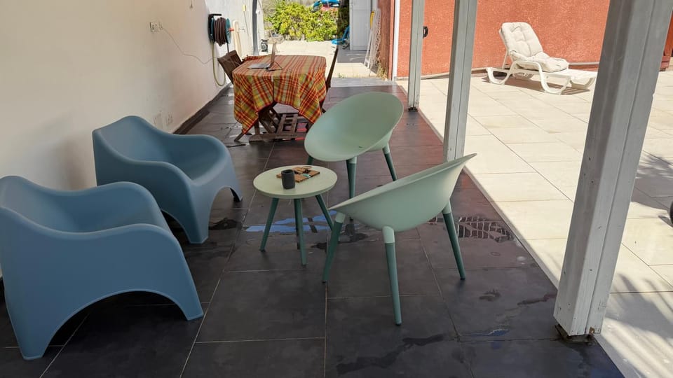Patio, Living room, Seating area, Dining area