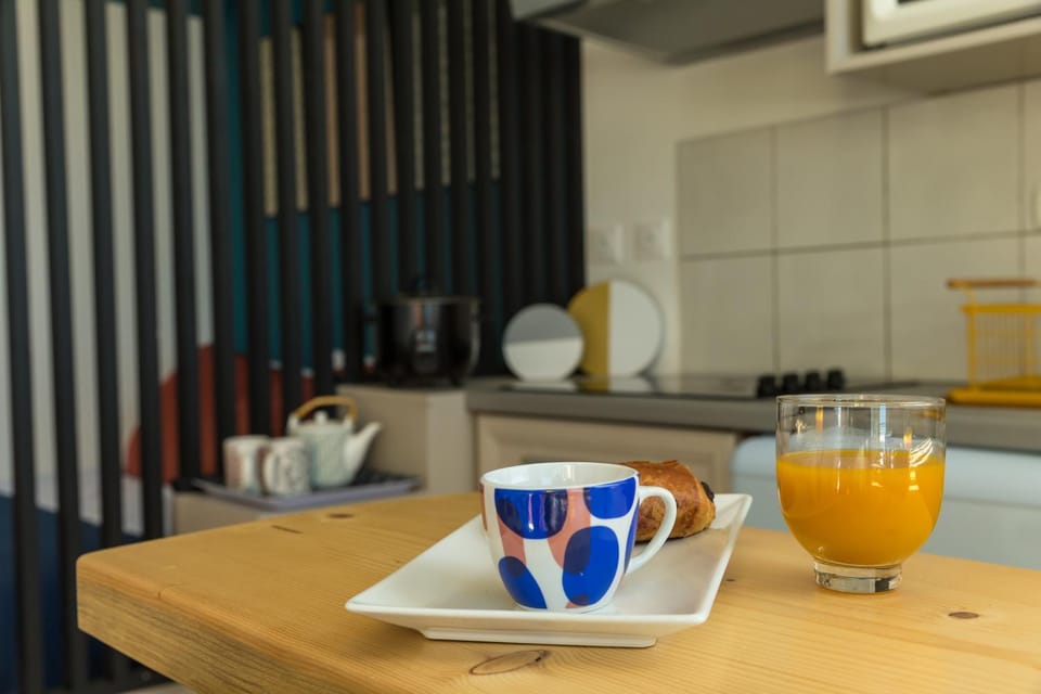 Coffee/tea facilities, Kitchen or kitchenette, Dining area
