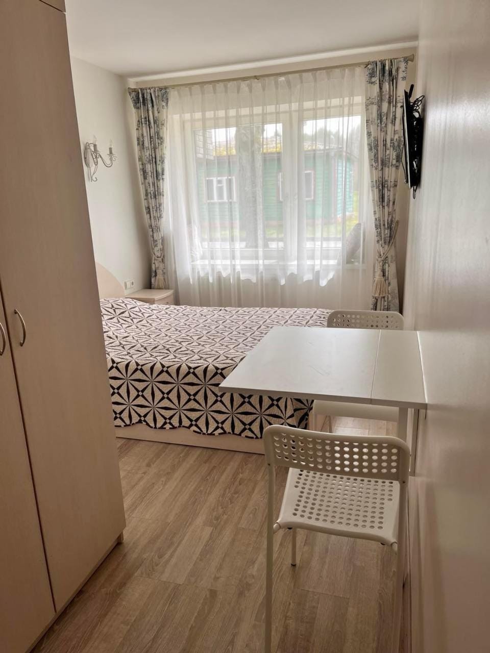 Bed, TV and multimedia, Living room, Photo of the whole room, Dining area, Bedroom