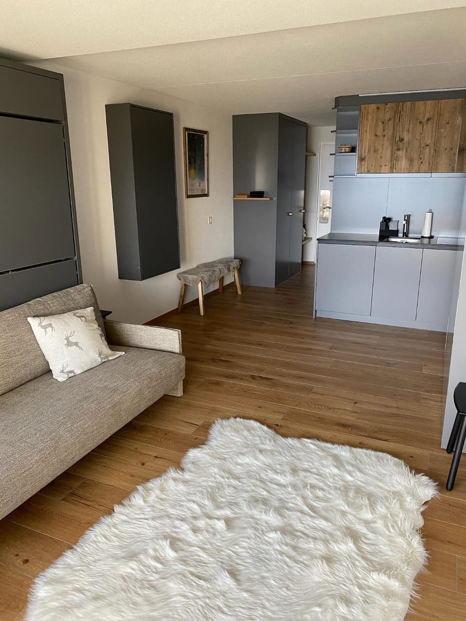 Kitchen or kitchenette, Dining area, stove