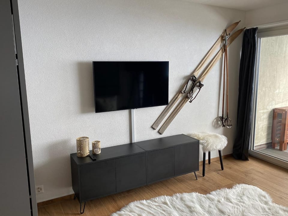 Communal lounge/ TV room, TV and multimedia, Living room