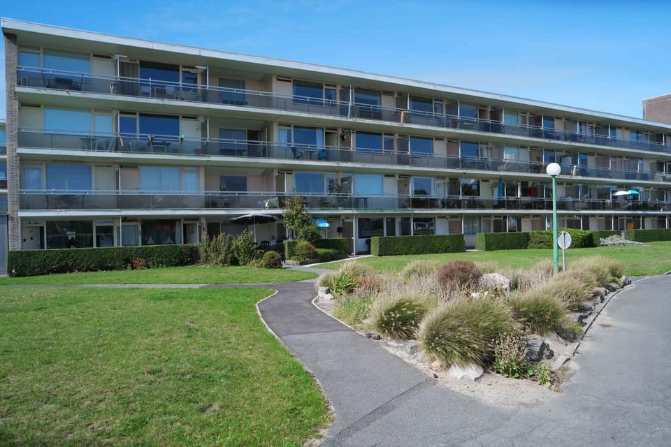 Facade/entrance, Area and facilities