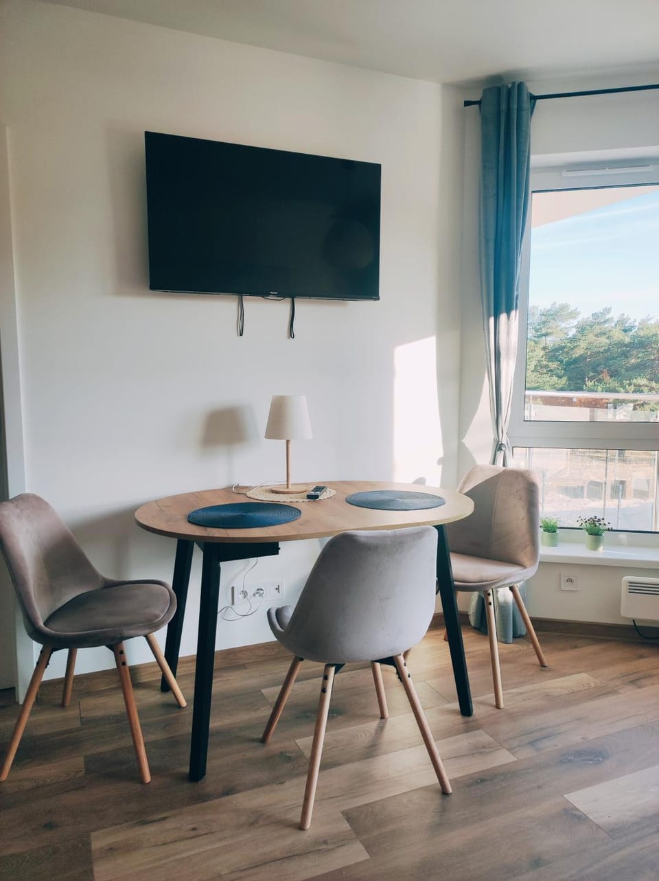 Communal lounge/ TV room, TV and multimedia, Dining area, Evening entertainment