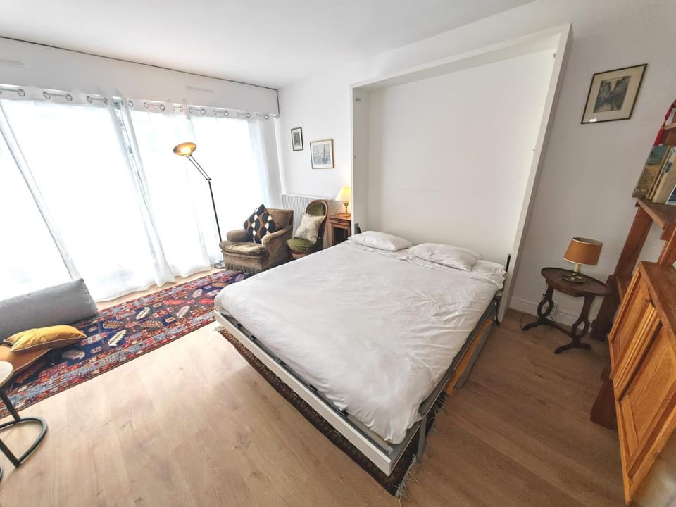 Bed, Photo of the whole room