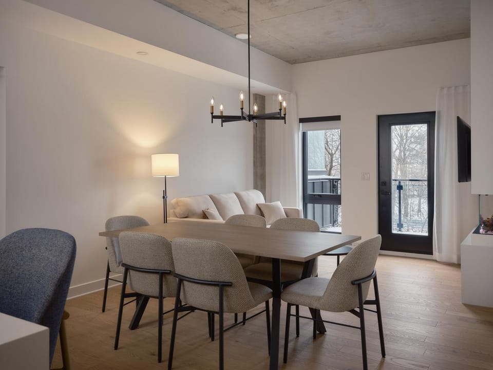 Living room, Seating area, Dining area