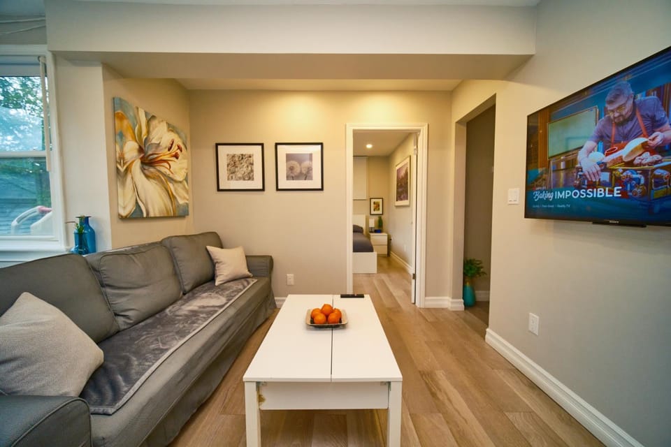 TV and multimedia, Living room, Decorative detail, Seating area