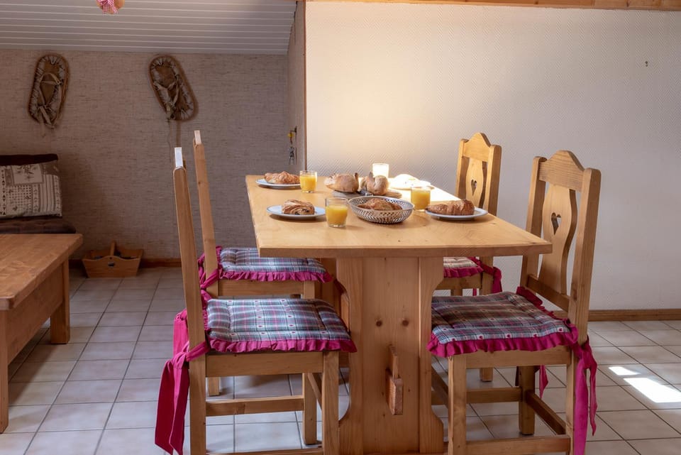 Seating area, Dining area
