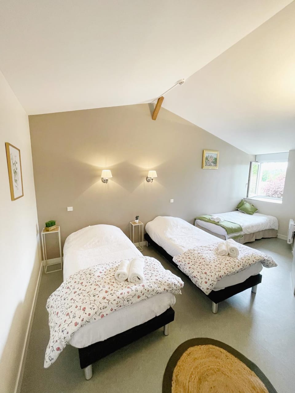 Bed, People, Photo of the whole room, Bedroom, Internal: Not applicable to any particular room
