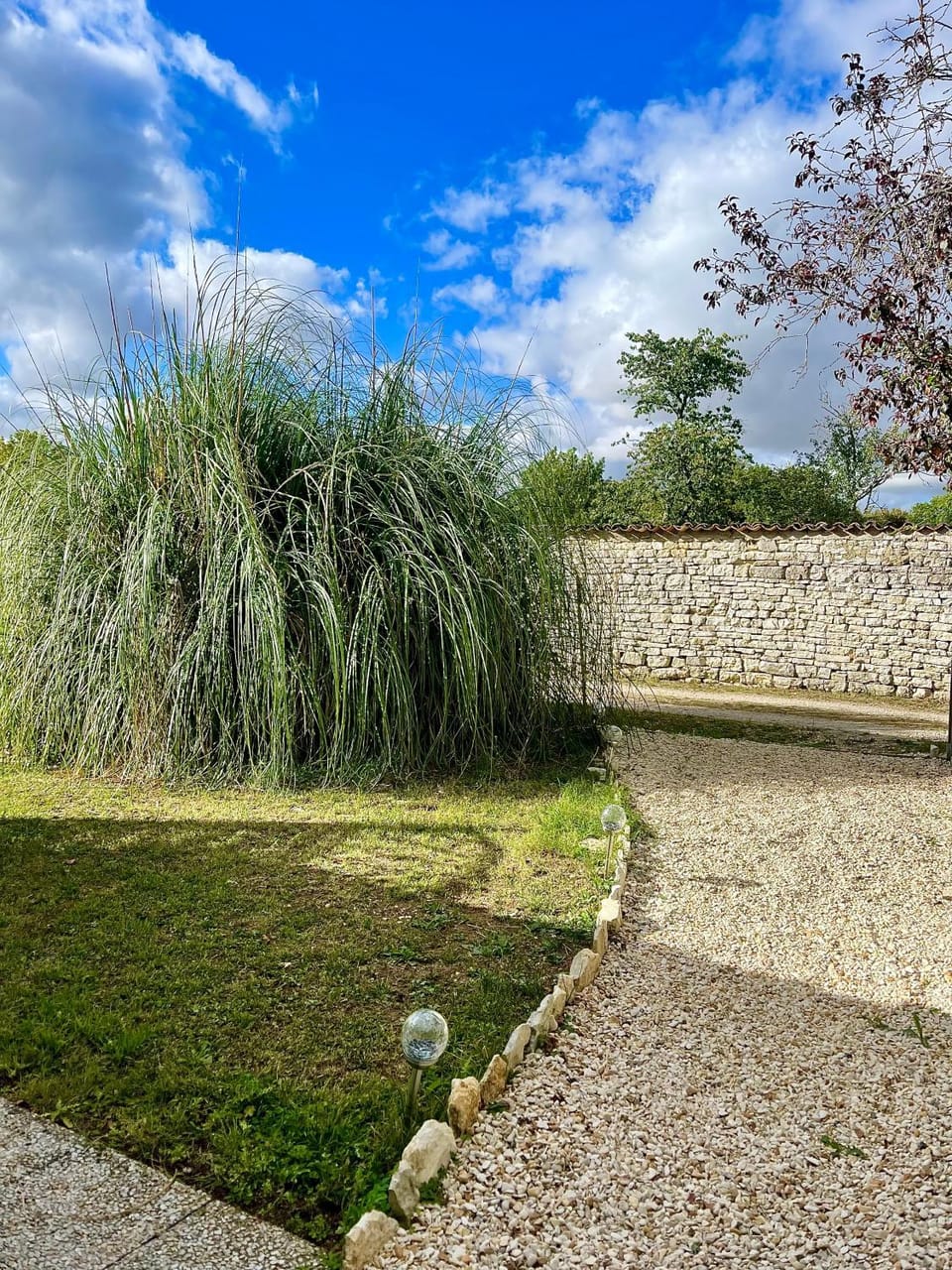 Facade/entrance, Day, Natural landscape, Garden, Garden view