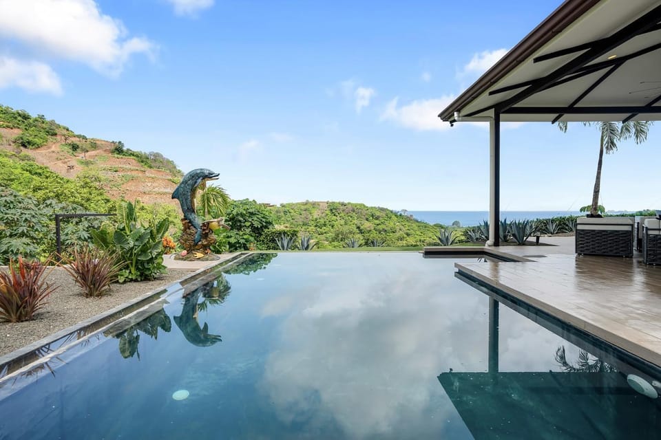 Luxe Tropical Villa with Sparkling Infinity Pool, Panoramic Ocean Views & Community Amenities House in Guanacaste Province
