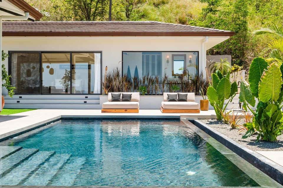 Luxe Tropical Villa with Sparkling Infinity Pool, Panoramic Ocean Views & Community Amenities House in Guanacaste Province
