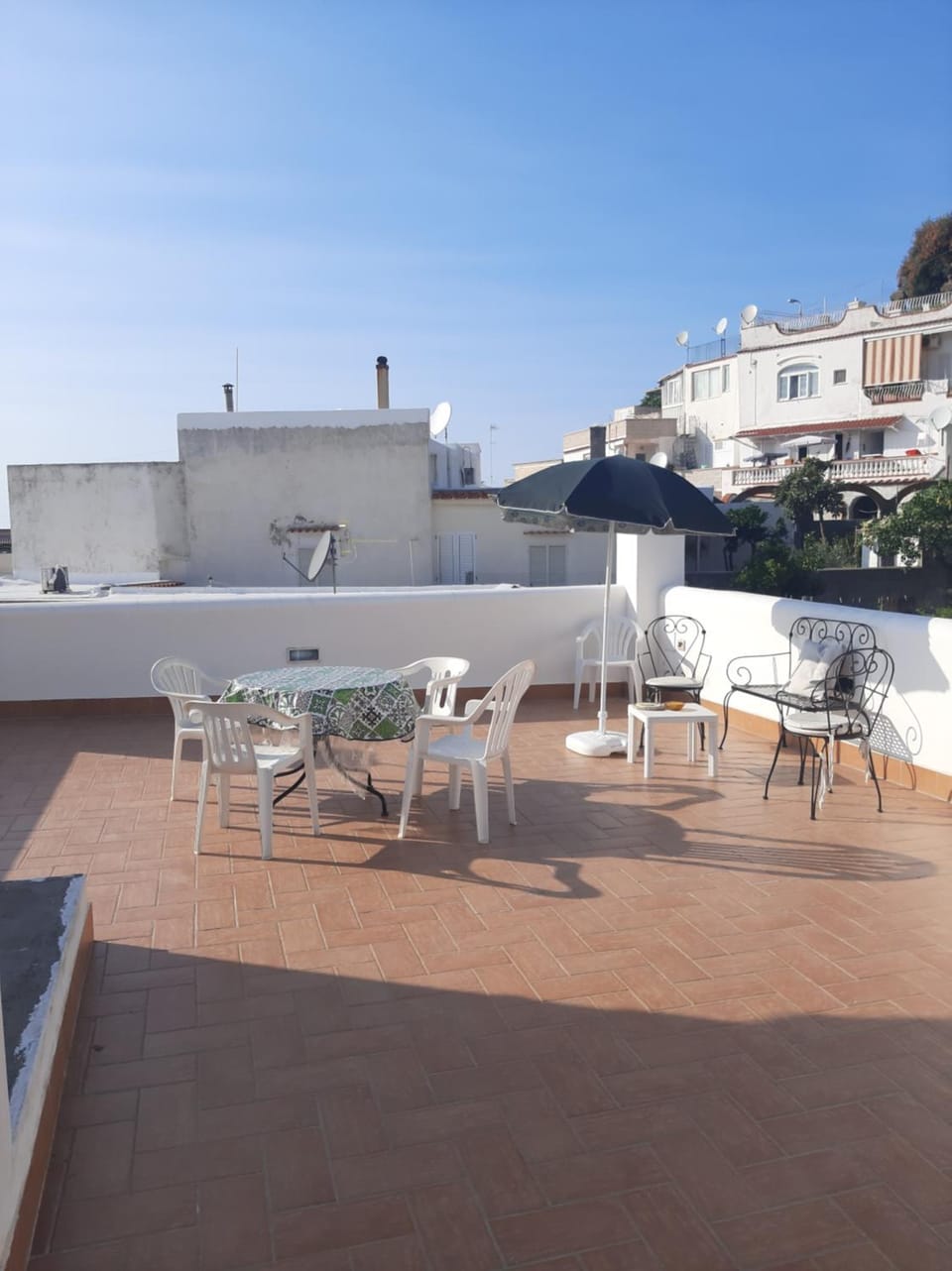 Property building, Balcony/Terrace, Balcony/Terrace