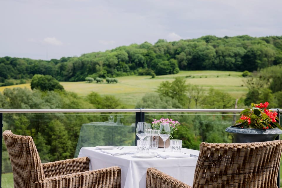 Property building, Restaurant/places to eat, Day, Natural landscape, View (from property/room), Balcony/Terrace, Balcony/Terrace, Dining area, Garden view