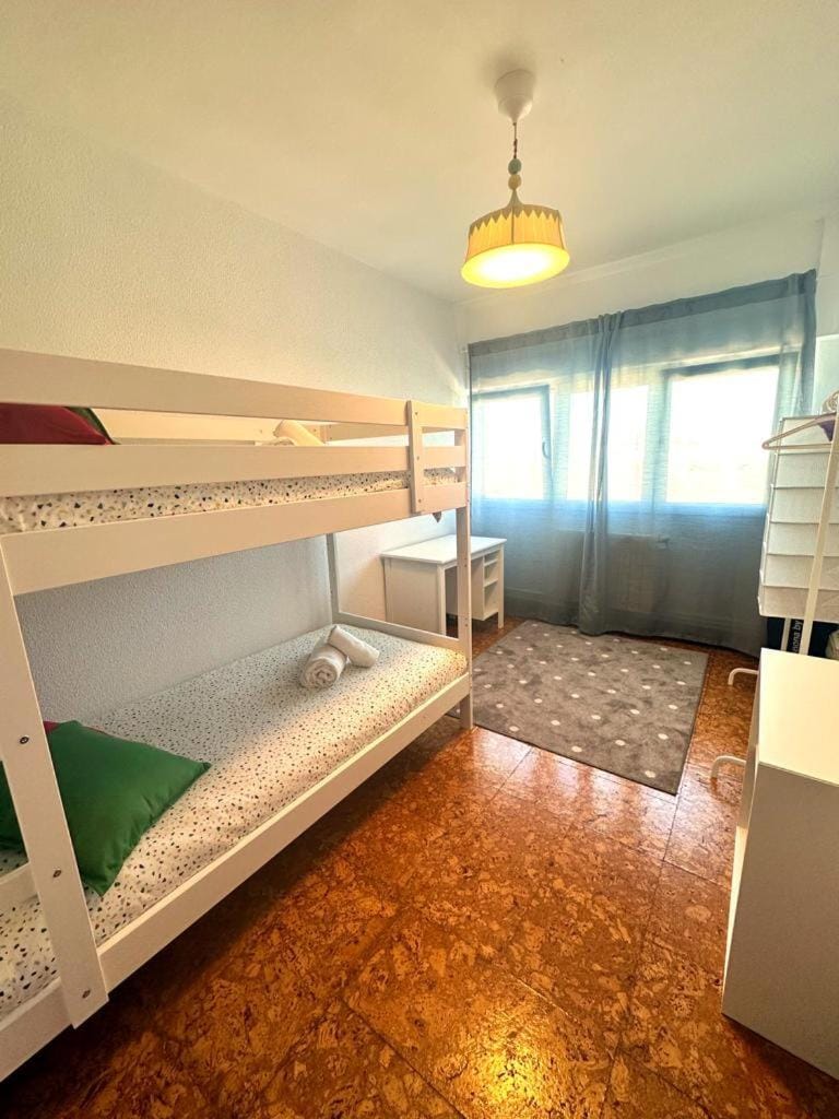 Bedroom, bunk bed