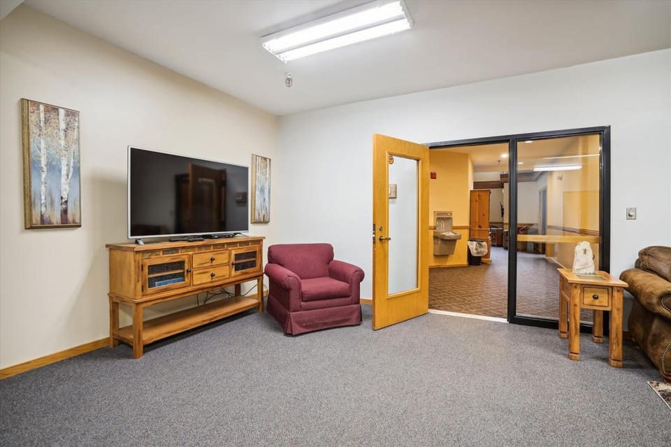 Communal lounge/ TV room, Game Room