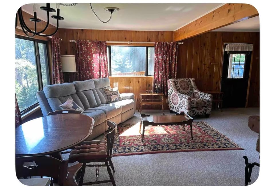 Sequoia National Forest CabinD Cabin in Sierra Nevada