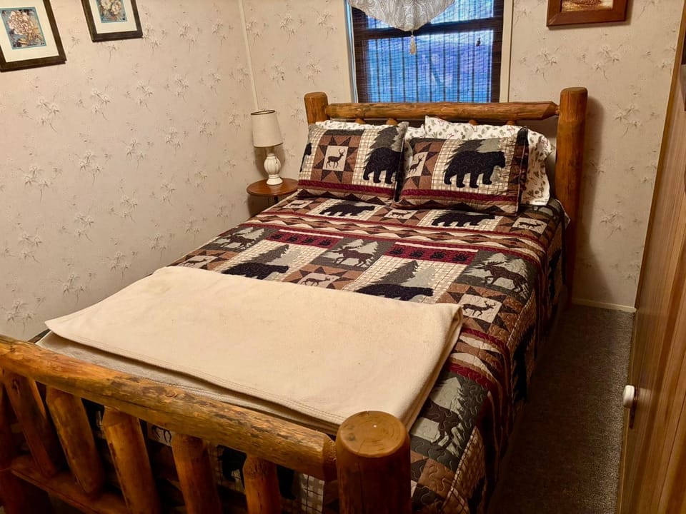 Sequoia National Forest CabinD Cabin in Sierra Nevada
