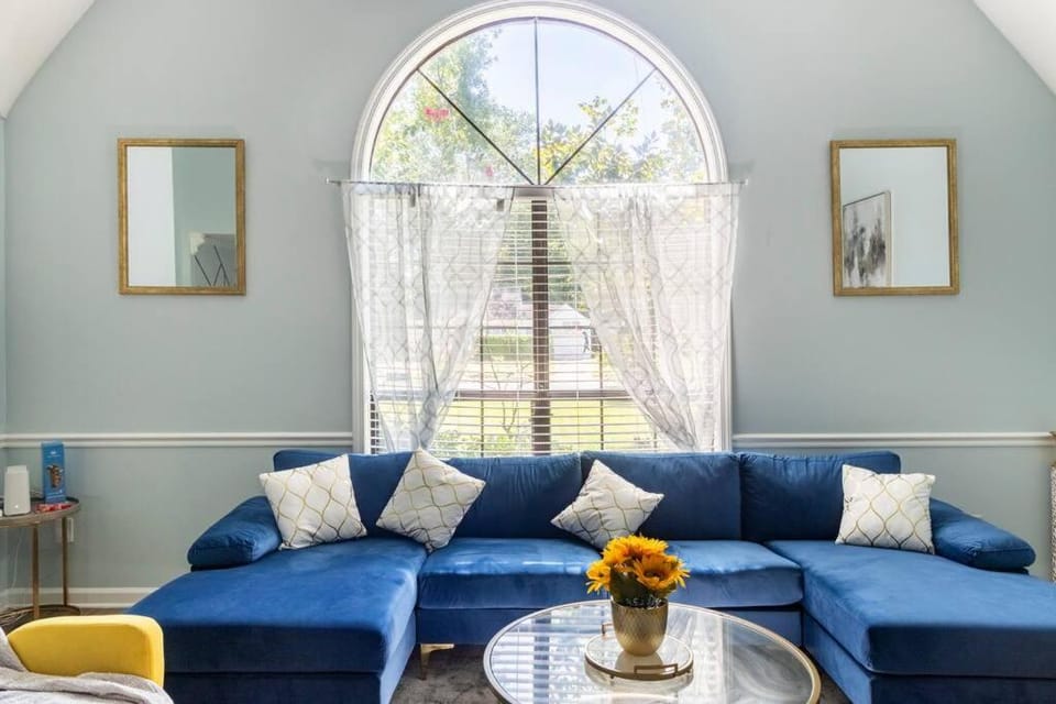 King Bed_Cozy Urban Retreat-Central Memphis House in Memphis