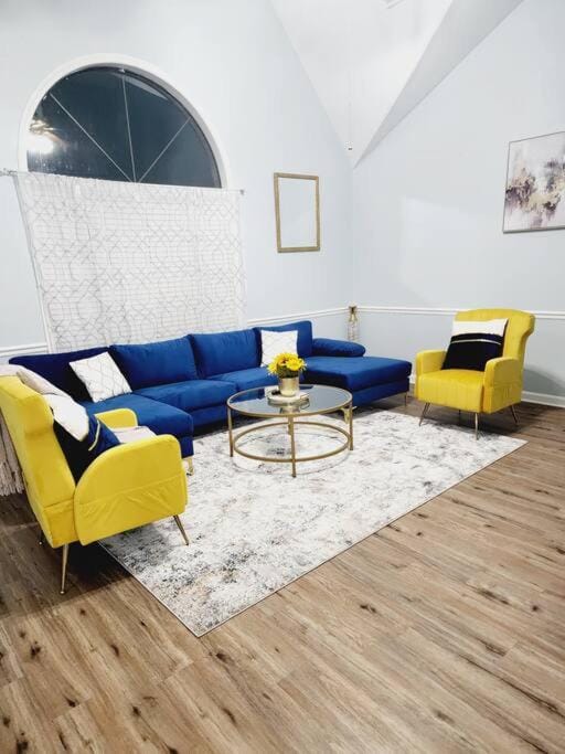 King Bed_Cozy Urban Retreat-Central Memphis House in Memphis