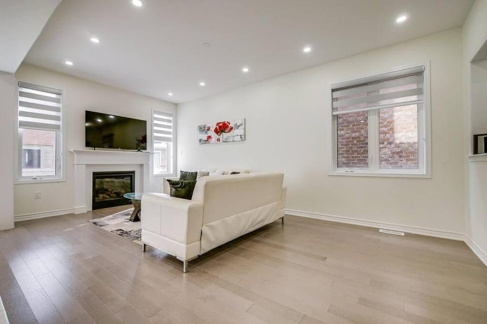 922 Logan Drive Villa in Milton