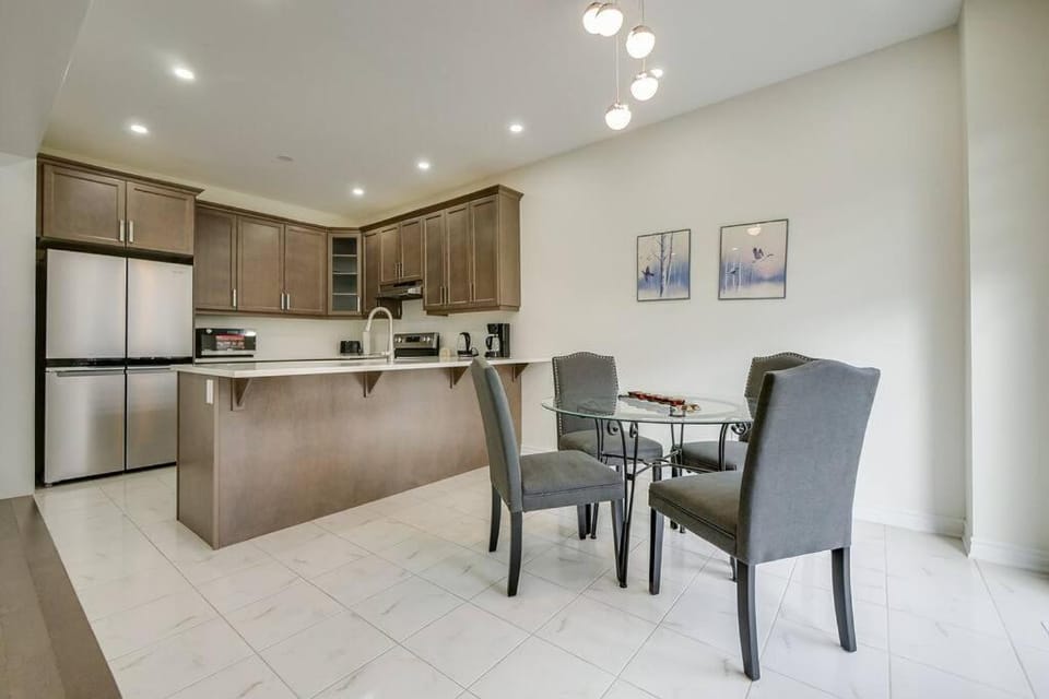 922 Logan Drive Villa in Milton