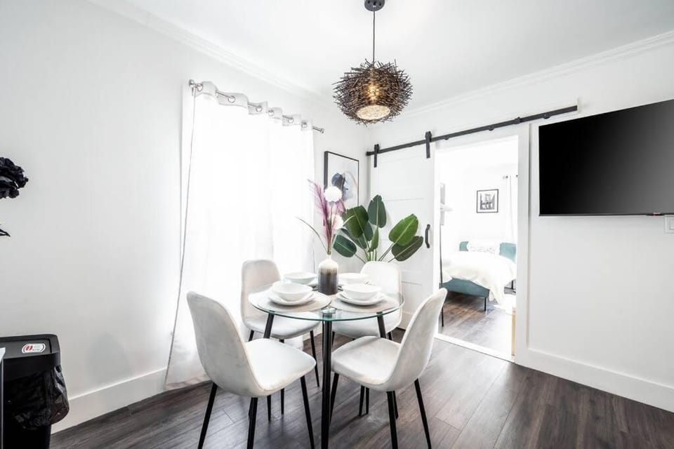 TV and multimedia, Living room, Dining area