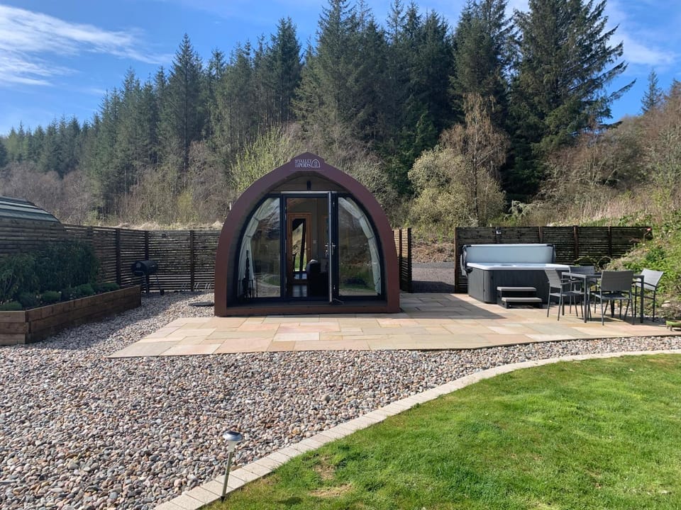Property building, Natural landscape, Garden, Hot Tub, Location