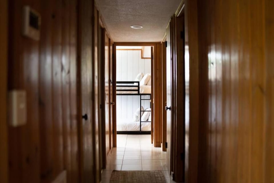 Lands End - 267 Ridge Lane House in Indian Point