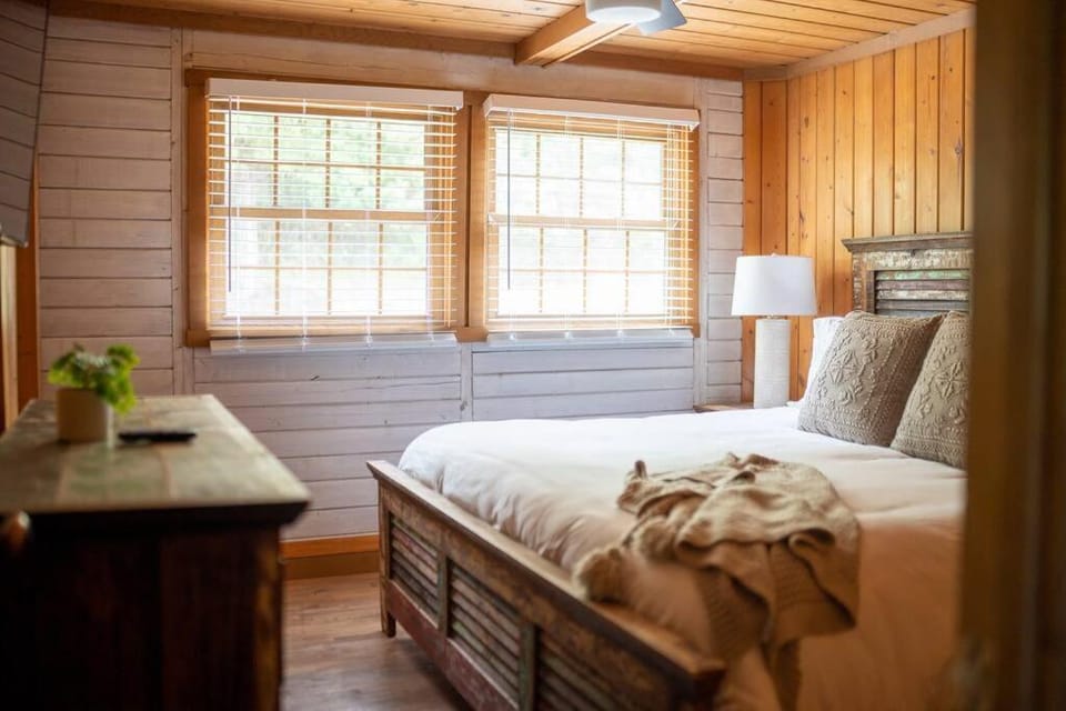 Lands End - 267 Ridge Lane House in Indian Point