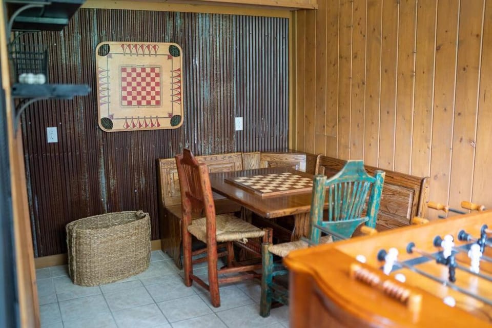 Lands End - 267 Ridge Lane House in Indian Point