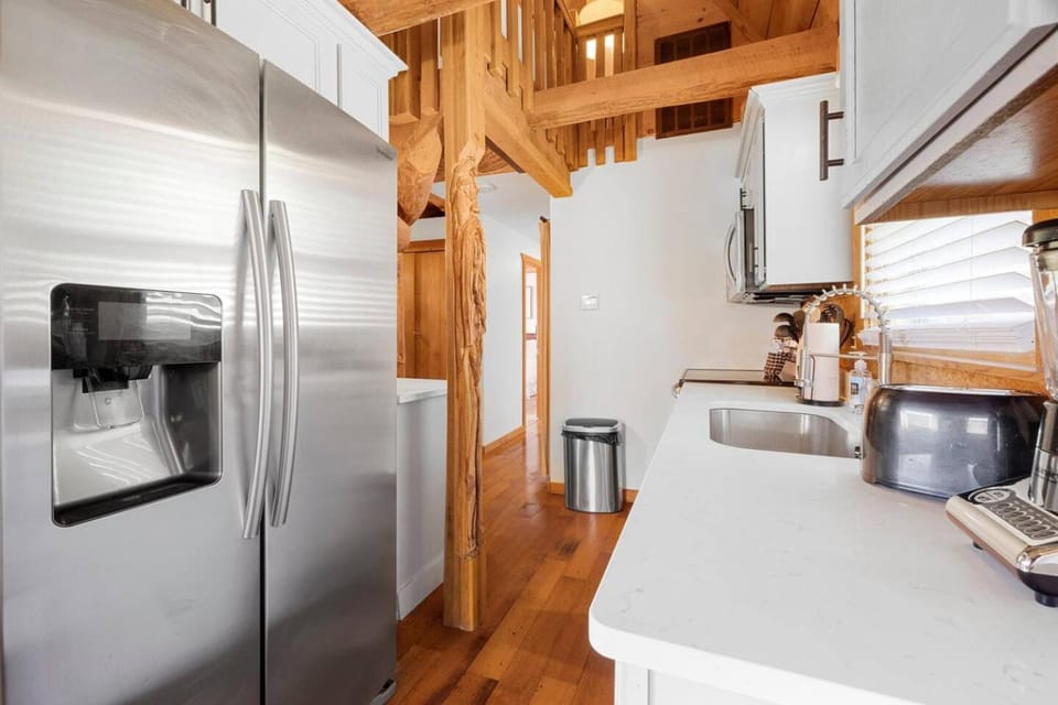 216 Ridge Lane House in Indian Point