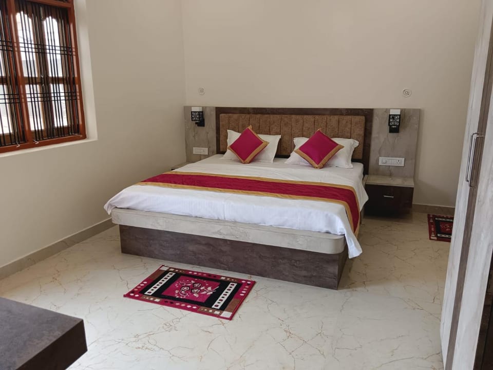 Happy Homes - Entire 2BHK Flat Vacation rental in Varanasi