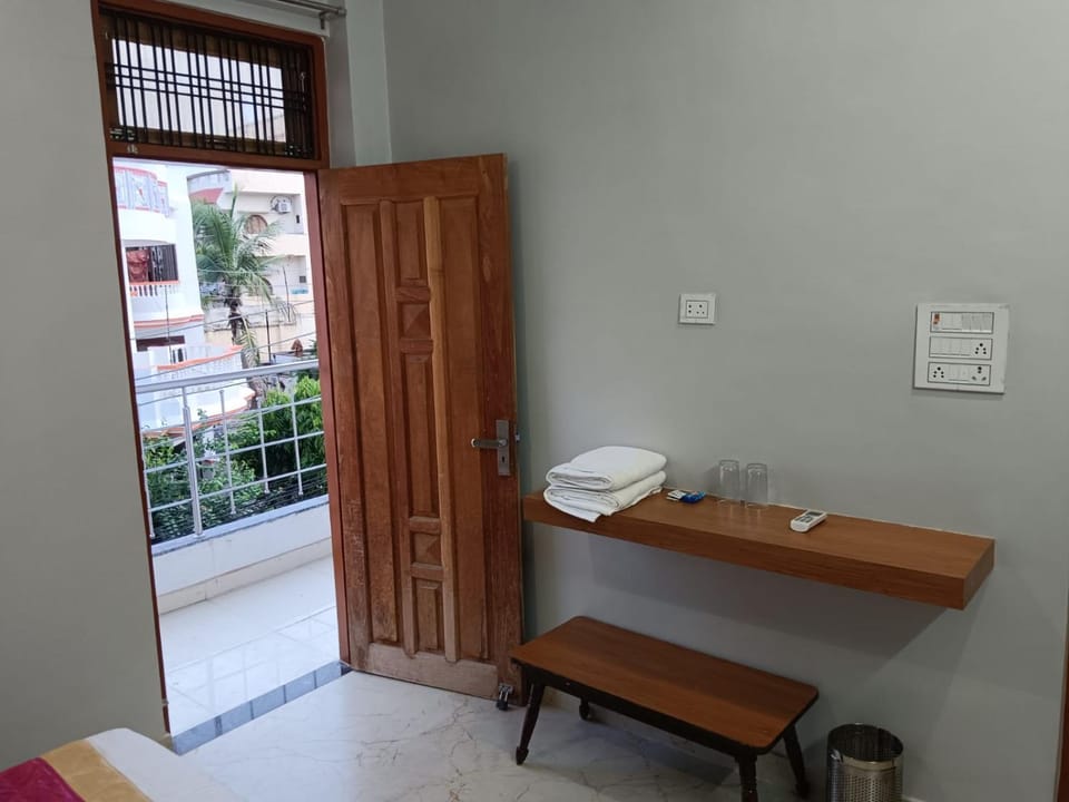Happy Homes - Entire 2BHK Flat Vacation rental in Varanasi
