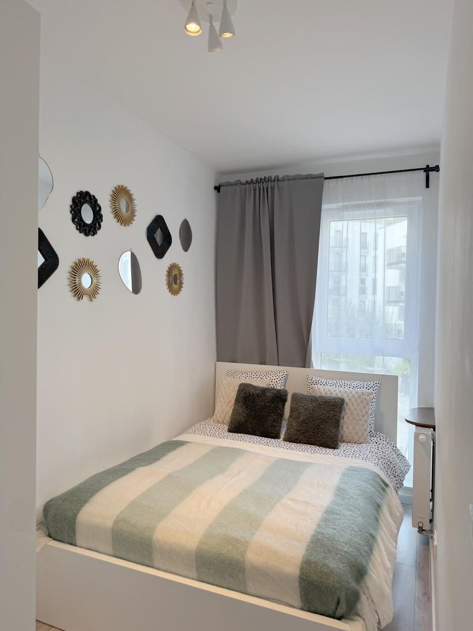 Bed, Photo of the whole room, Decorative detail, Bedroom, flat iron, internet, dryer