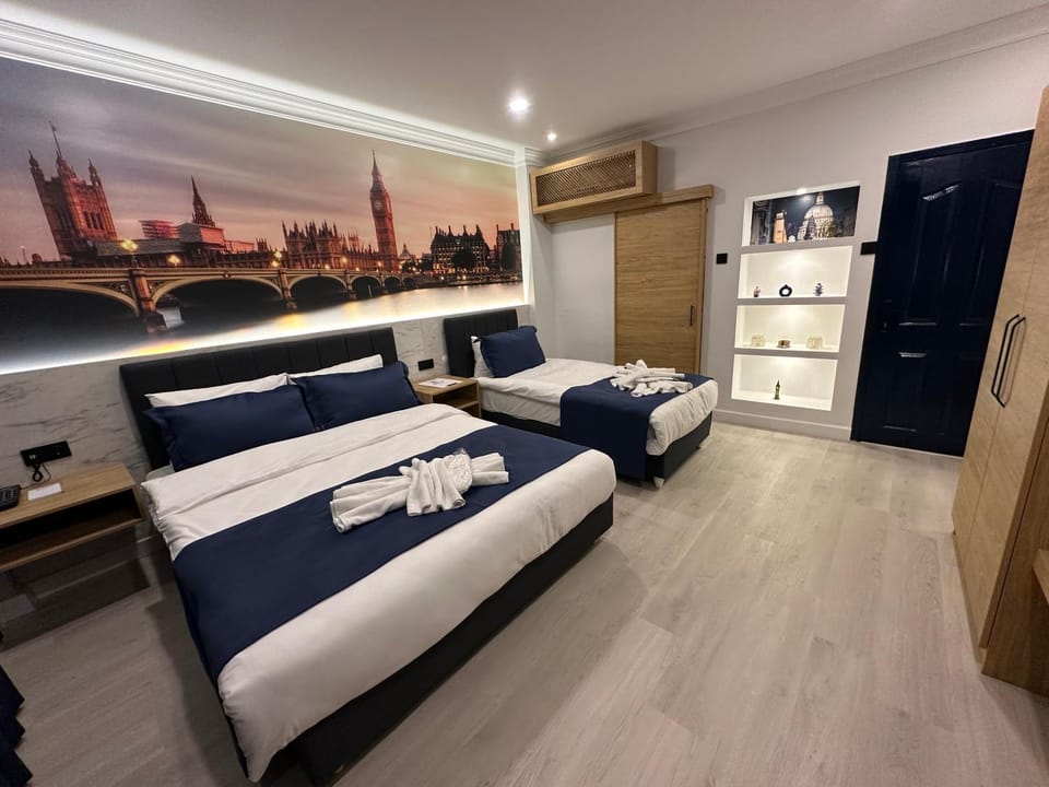 Photo of the whole room, Bedroom, wardrobe, air conditioner