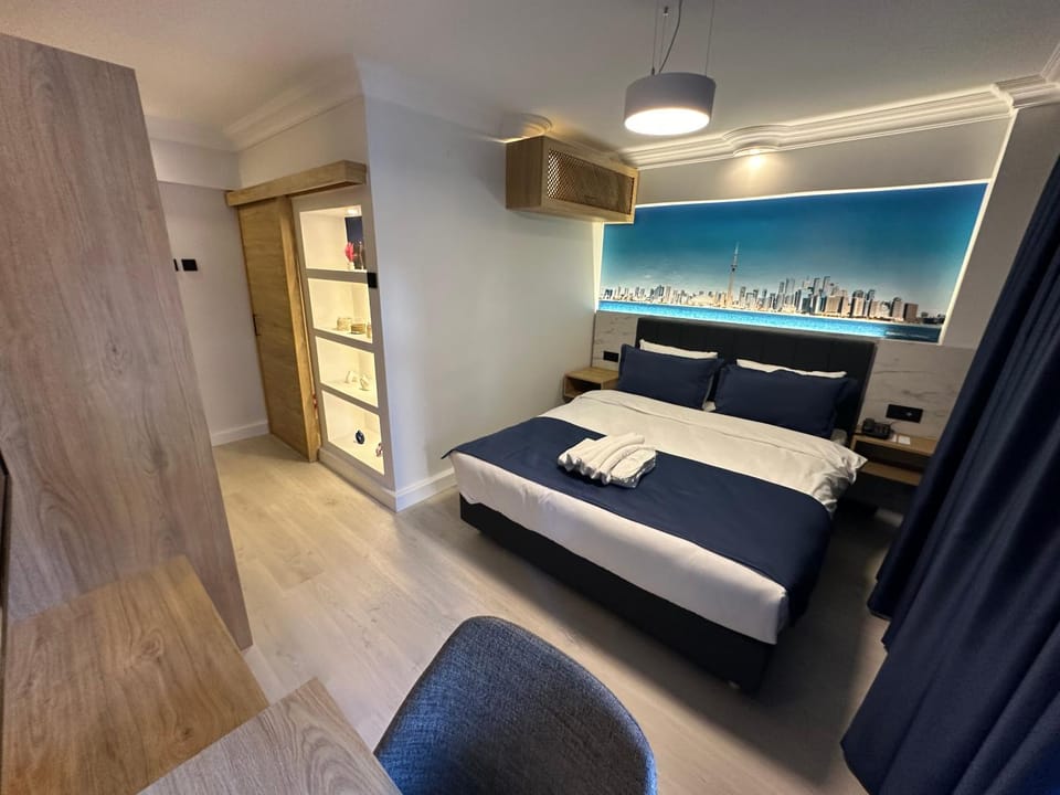 Bedroom, towels, wardrobe