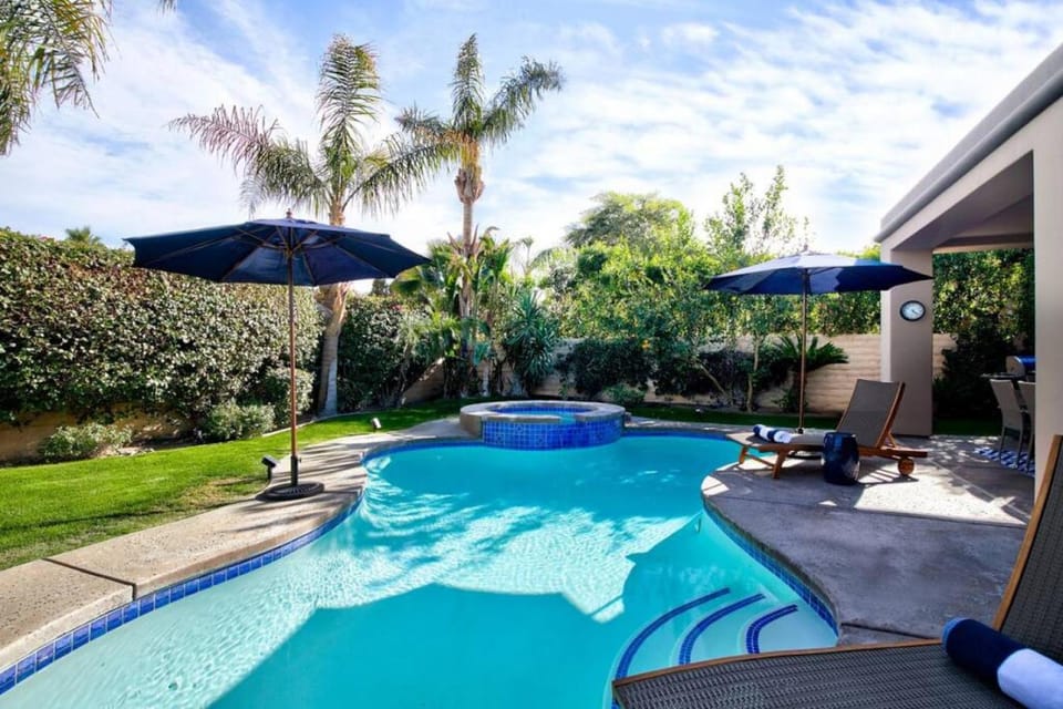 Patio, Day, Garden, Garden view, Pool view, Swimming pool, sunbed
