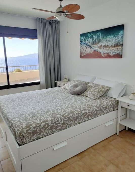Bed, Photo of the whole room, Bedroom, fireplace