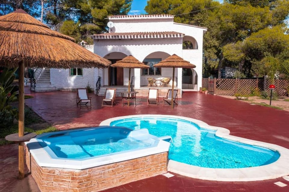 Hot Tub, Swimming pool