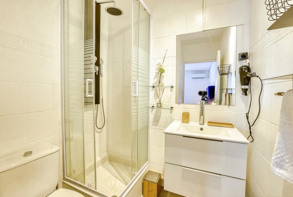 Shower, Bathroom, towels