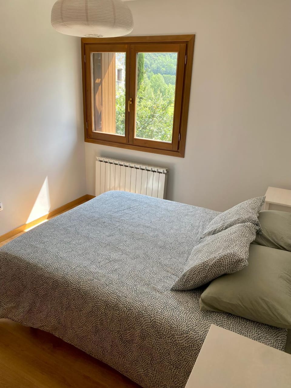 Bed, Photo of the whole room, Bedroom, internet