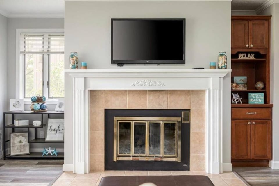 Modern Golfview Condo near the Grand Traverse Bay House in Michigan